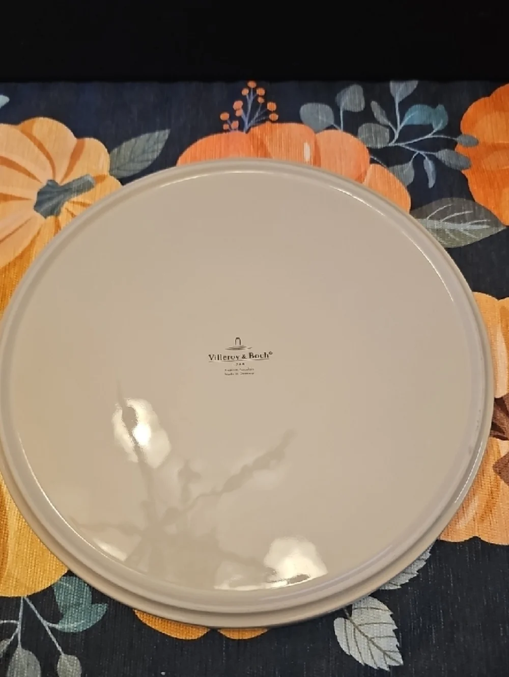 Villeroy & Boch Neutral Ceramic Wall Plate Trio in Beige and Cream